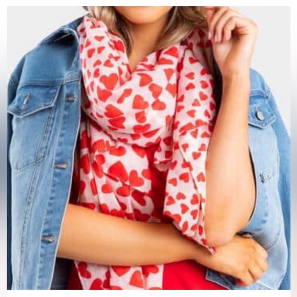 NWT Francesca’s Kayla Heart Scarf - Picture 1 of 3